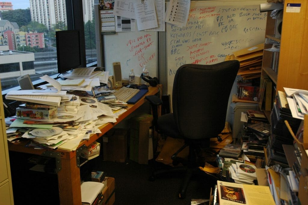 office-overwhelmed-with-clutter
