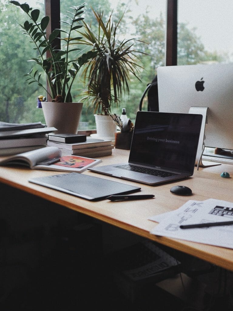 computer-desk-space-at-work