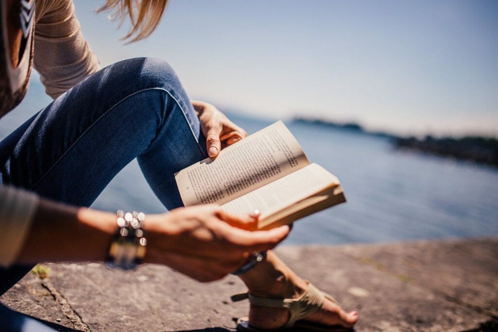 How To Stay Focused While Reading: 7 Perfect Tips - Goodbye Self Help